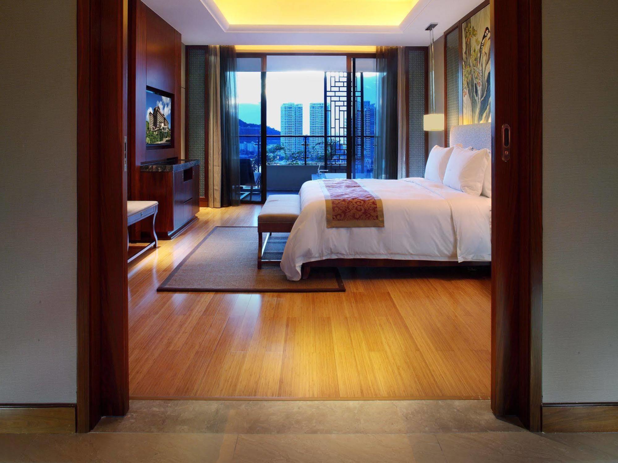 Four Seasons Ocean Courtyard Hotel Санья Экстерьер фото