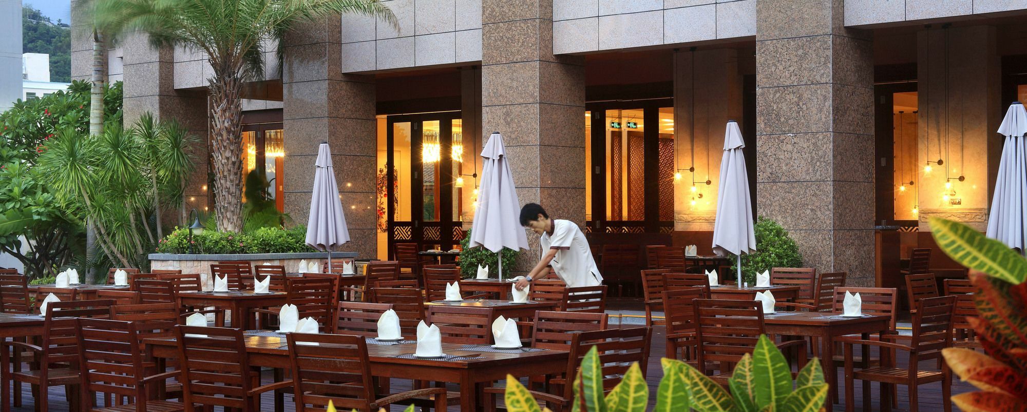 Four Seasons Ocean Courtyard Hotel Санья Экстерьер фото